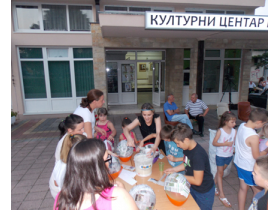 Počela dečja radionica za izradu pinjata